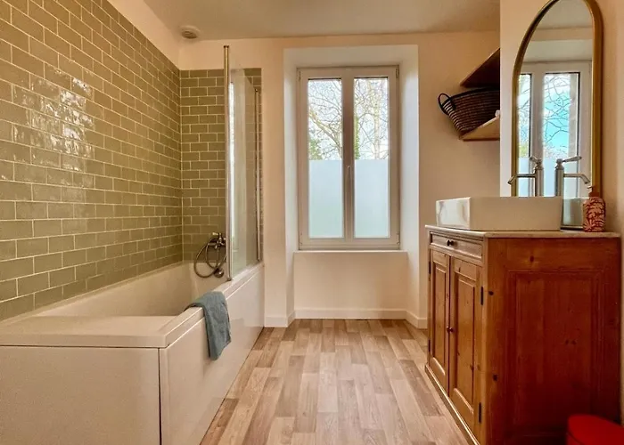 La Tomette, A 5 Kms De La